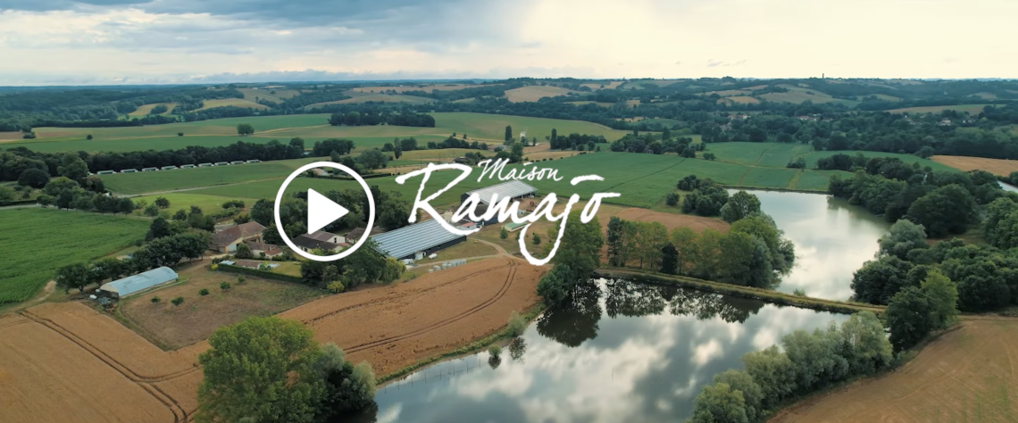 Image illustrant la visite en vidéo 360° de la maison Ramajo Image illustrant la visite en vidéo 360° de la maison Ramajo